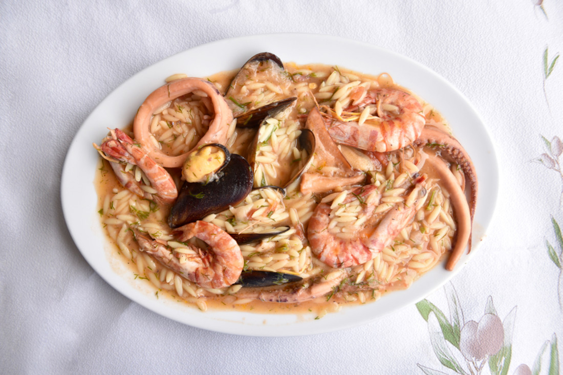 Giouvetsi with seafood