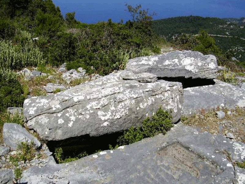 Skopelos Graved Graves